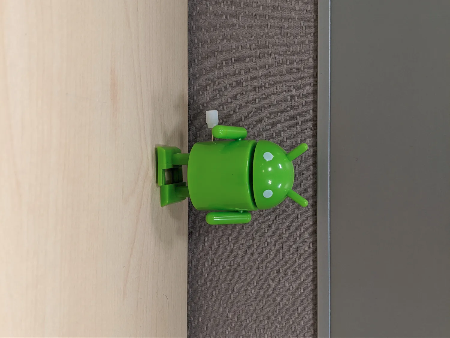 A landscape-shaped image with the bugdroid's head pointed to the right