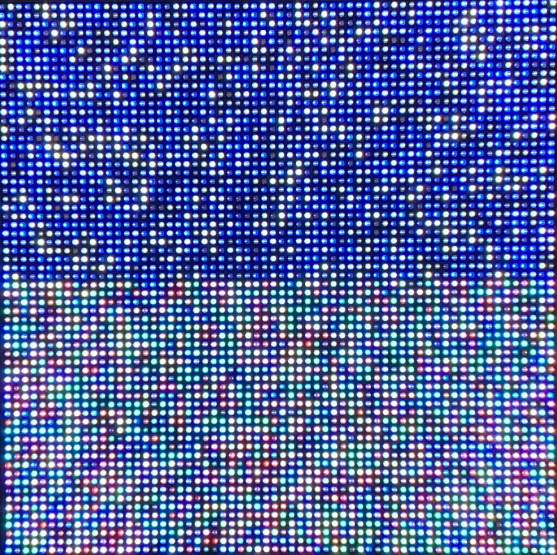 The color of the top half of the screen is not saturated enough ...