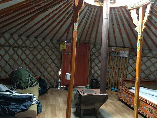 inside-the-ger-that-stove