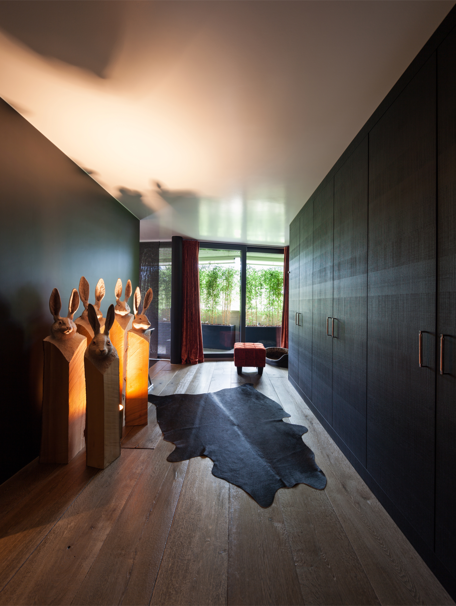 1a black with gold closet_e4cbd7d5
