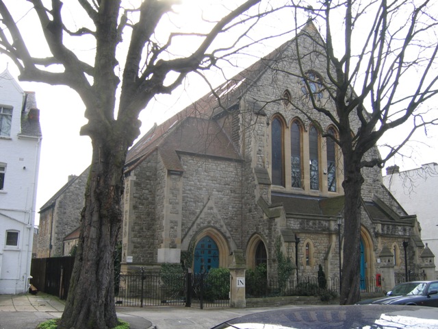 Christ_Church_Flats,_Kew_Road_-_geograph org uk_-_219419